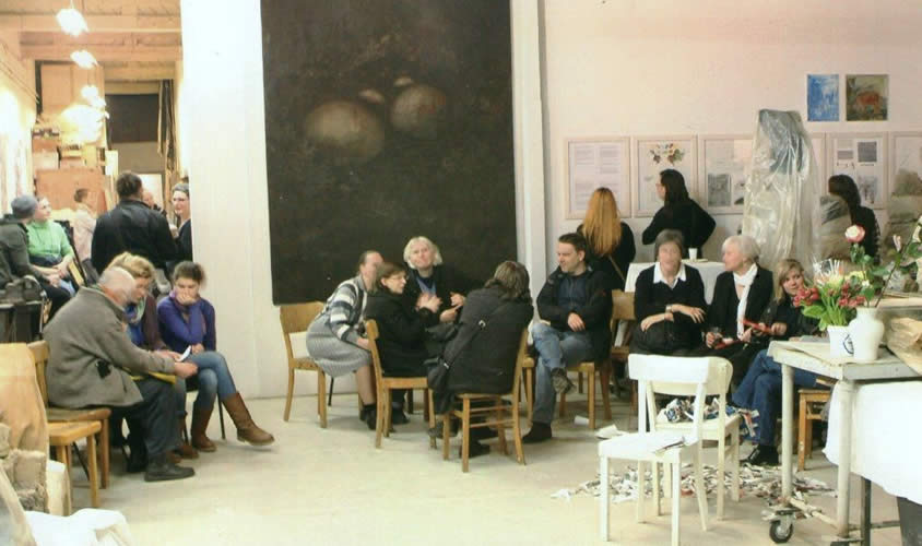 Gesprche auf der Erffnung der Abschlussausstellung